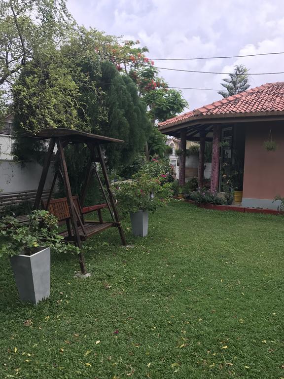 Ared Villa Катунаяка Экстерьер фото